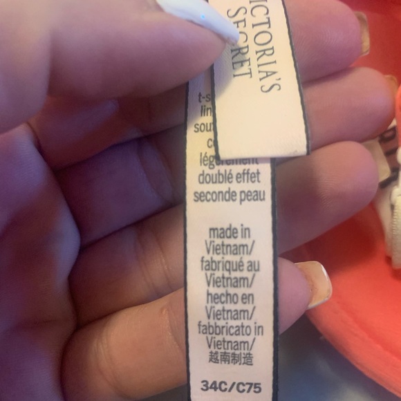 NWOT. Victoria Secret Bras. 💜💕 - Picture 5 of 5